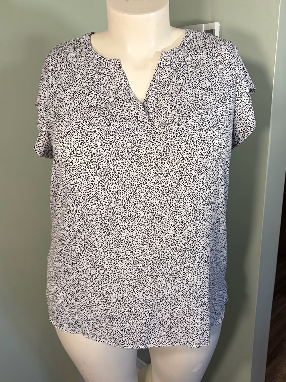 91. Reitmans Lightweight Black & White Dot Split-Neck Women's Top